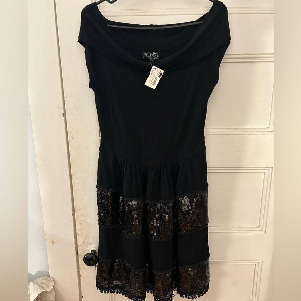 NWT Atina Cristina Black w/sequins. Cocktail Date Night. Size M. Retails $208